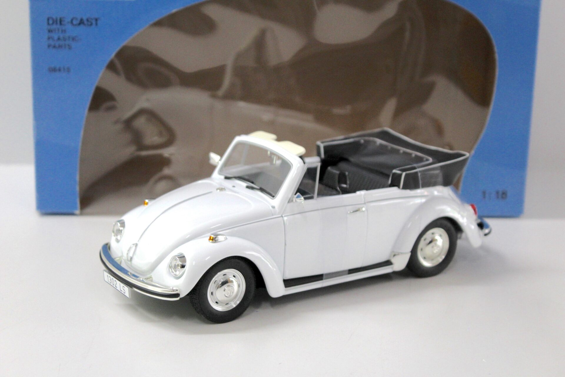 1:18 Revell VW Käfer 1302 LS Cabriolet white