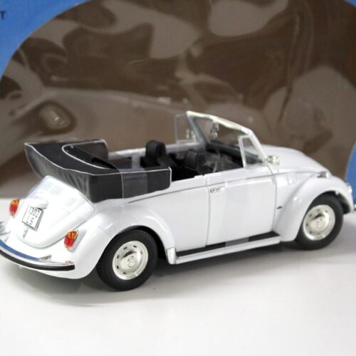 1:18 Revell VW Käfer 1302 LS Cabriolet white