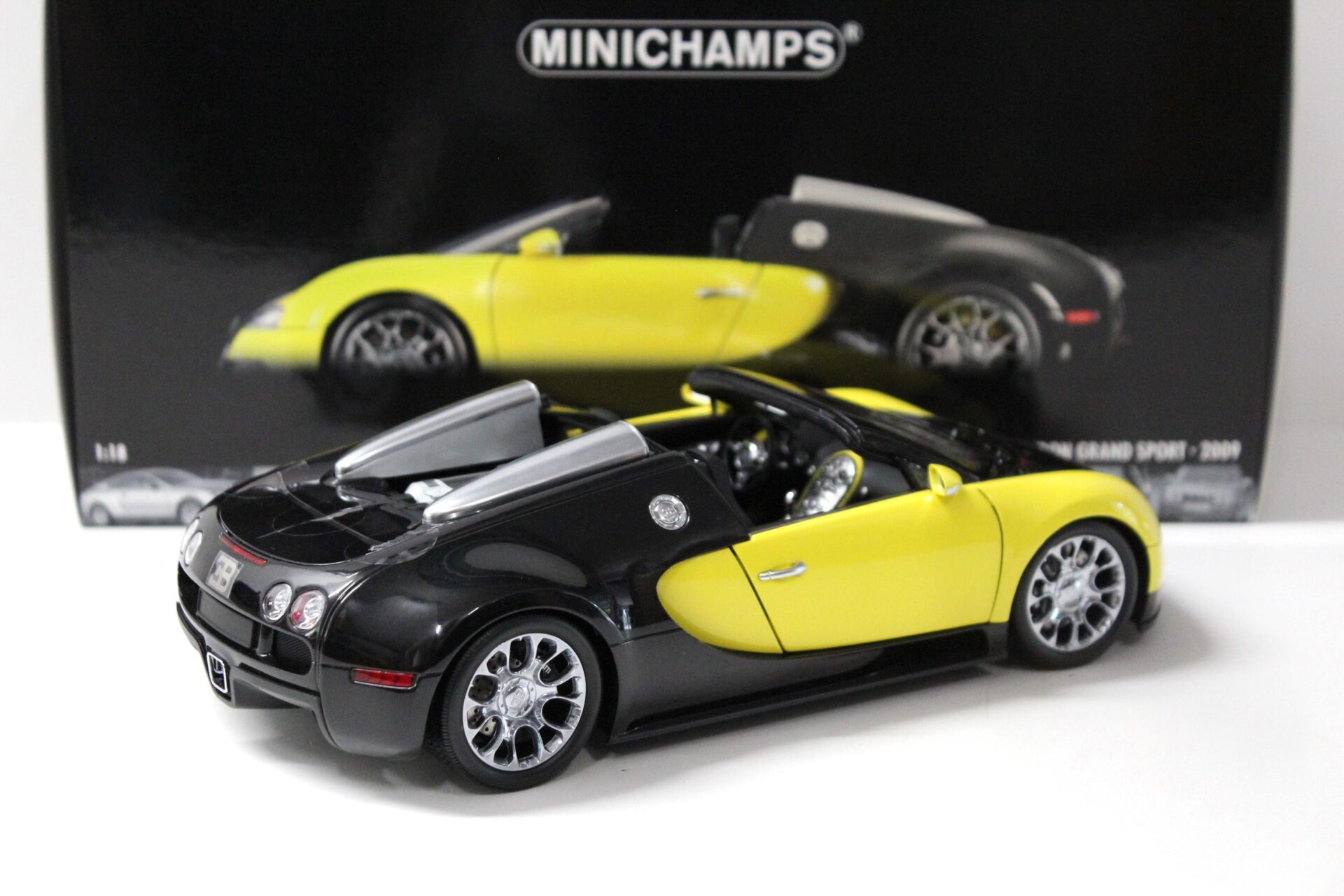 1:18 Minichamps Bugatti Veyron Grand Sport 2009 black/ Lemon yellow