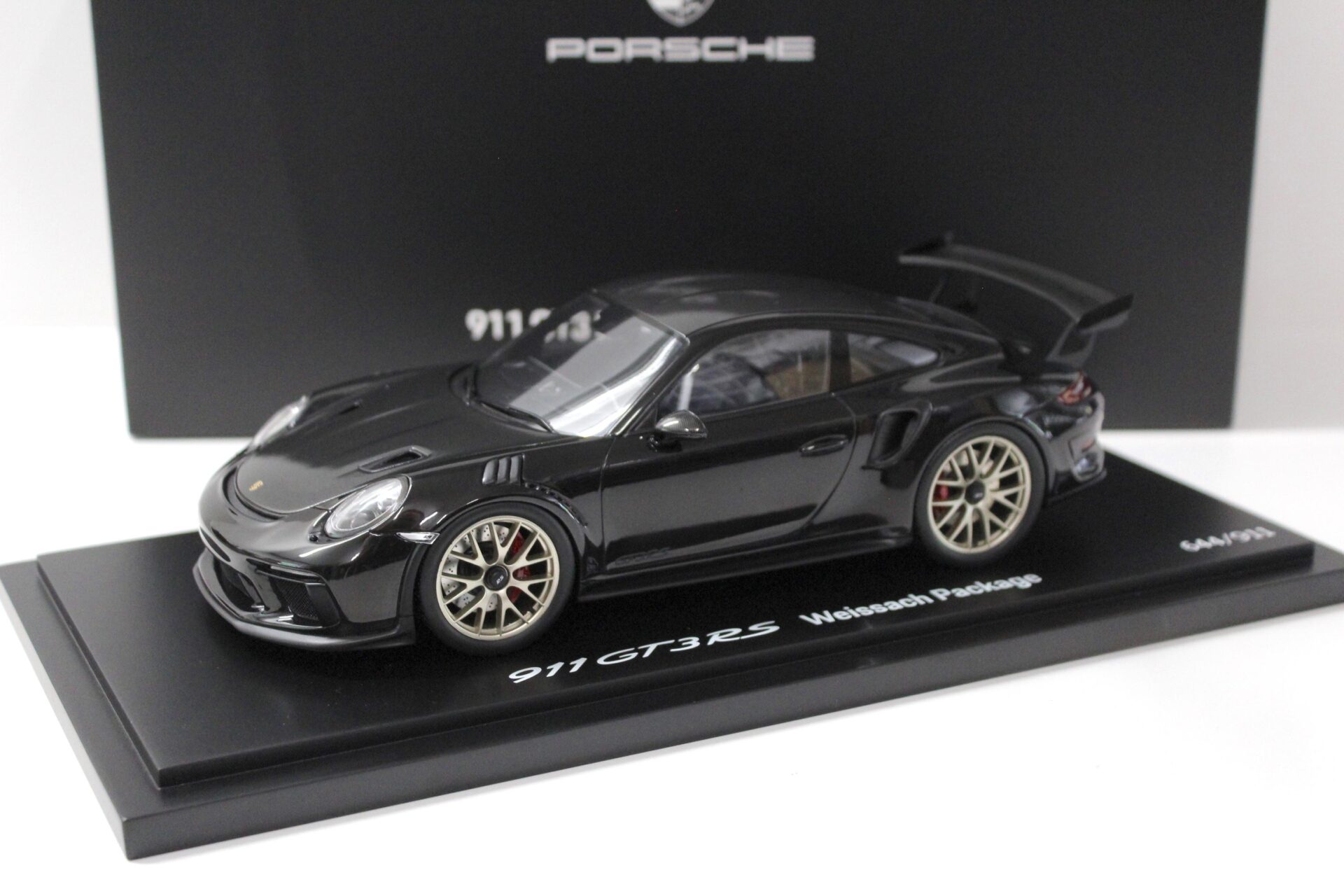 1:18 Spark Porsche 911 (991) GT3 RS Weissach Package black DEALER