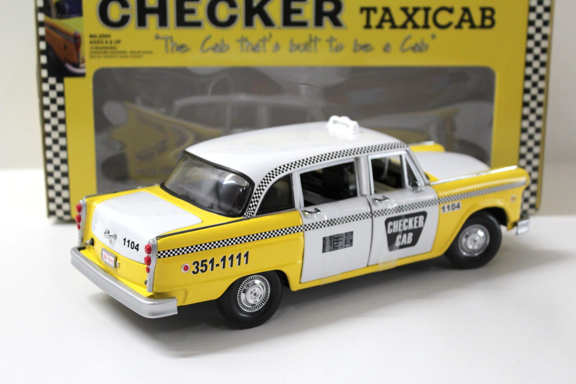 1:18 SunStar 1981 Atlanta Checker Cab TAXI yellow/ white