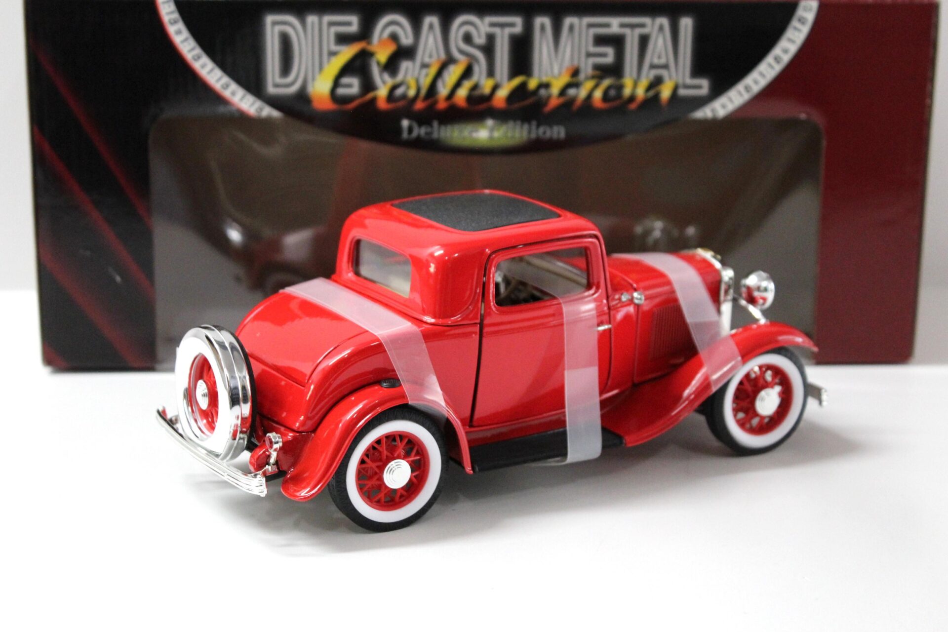 1:18 Road Signature 1932 Ford 3-Window Coupe red