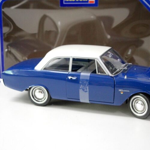1:18 Revell Ford Taunus 17M dark blue/ white roof