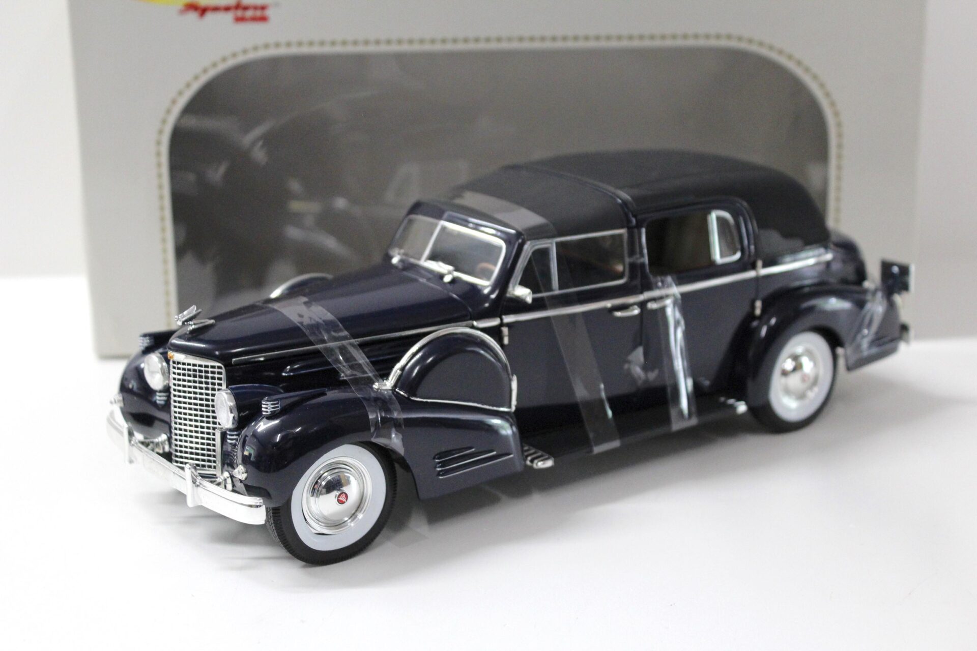 1:18 Signature Models 1938 Cadillac V16 Fleetwood dark blue