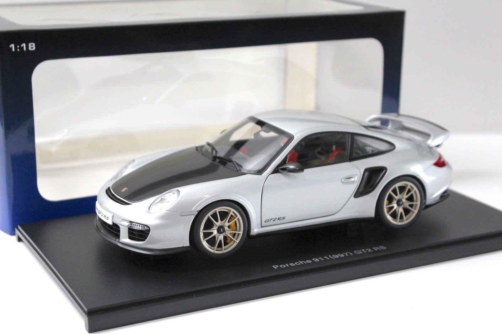 ID 45832 orig.jpg 1:18 AUTOart Porsche 911 (997) GT2 RS silver