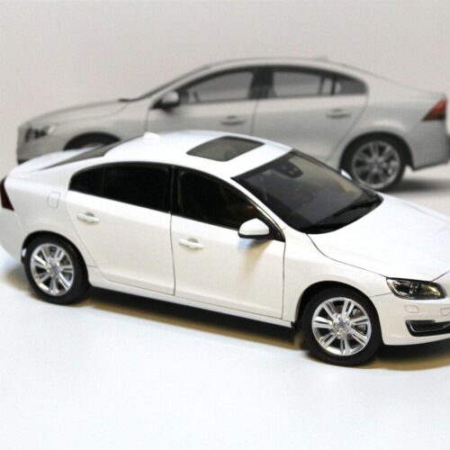 1:18 Motor City Classics Volvo S60 Sedan white 2015