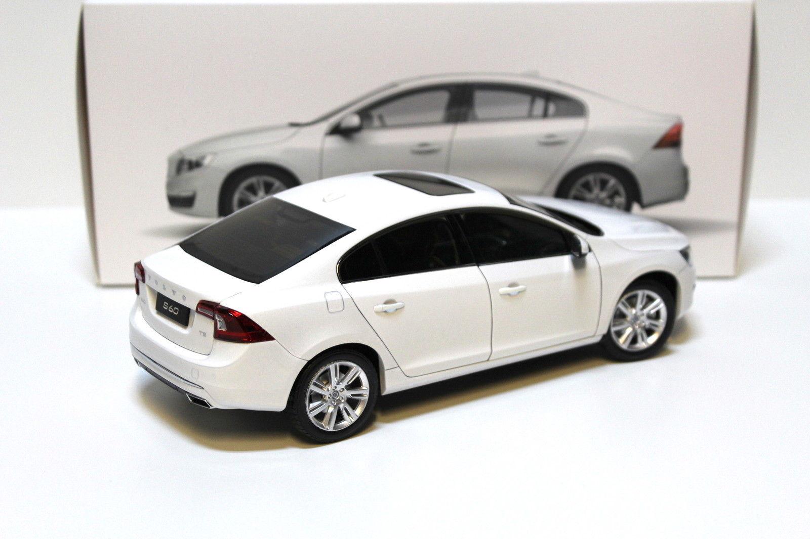 1:18 Motor City Classics Volvo S60 Sedan white 2015