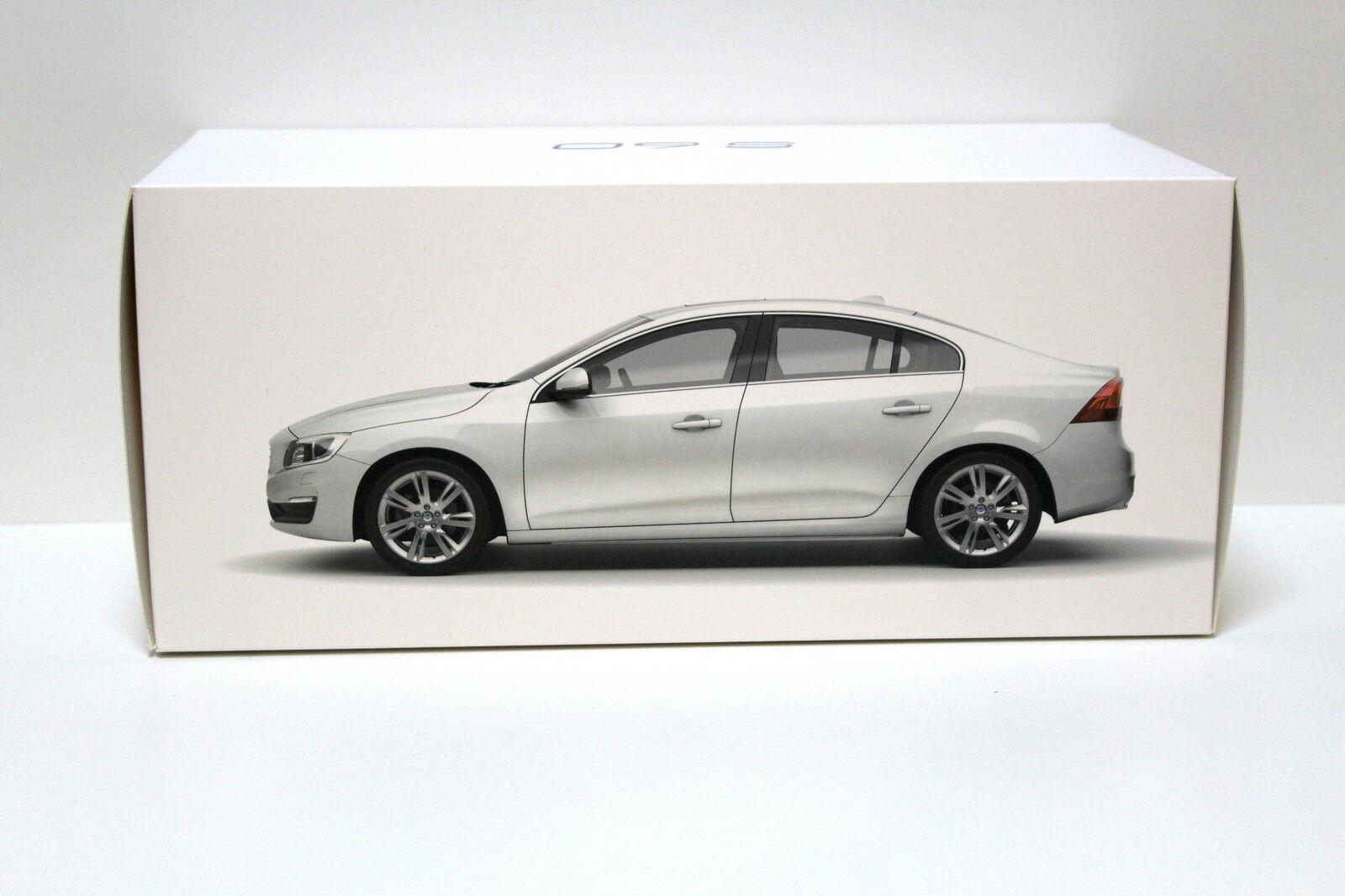 1:18 Motor City Classics Volvo S60 Sedan white 2015