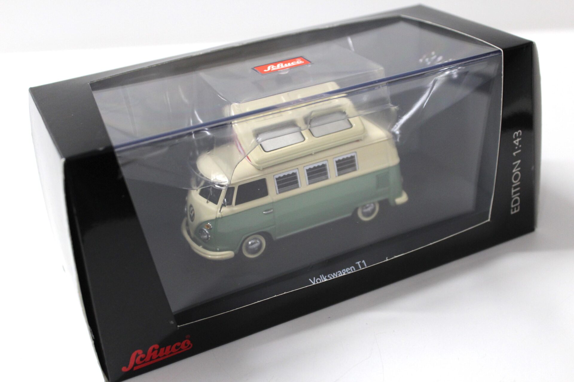 1:43 Schuco Volkswagen VW T1 Campingbus green/ white