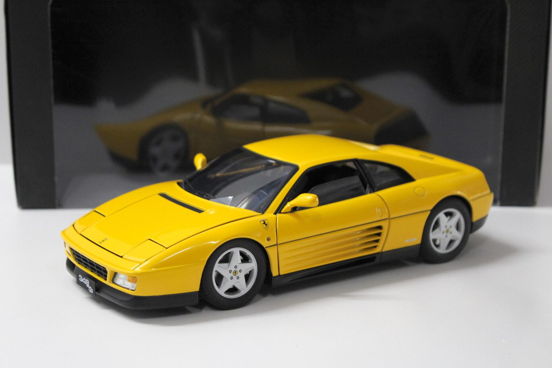 ID 47695 orig.jpg 1:18 Hot Wheels Elite Ferrari 348tb Coupe yellow