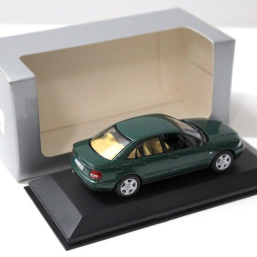 1:43 Minichamps Audi A4 (B5) Sedan green DEALER VERSION