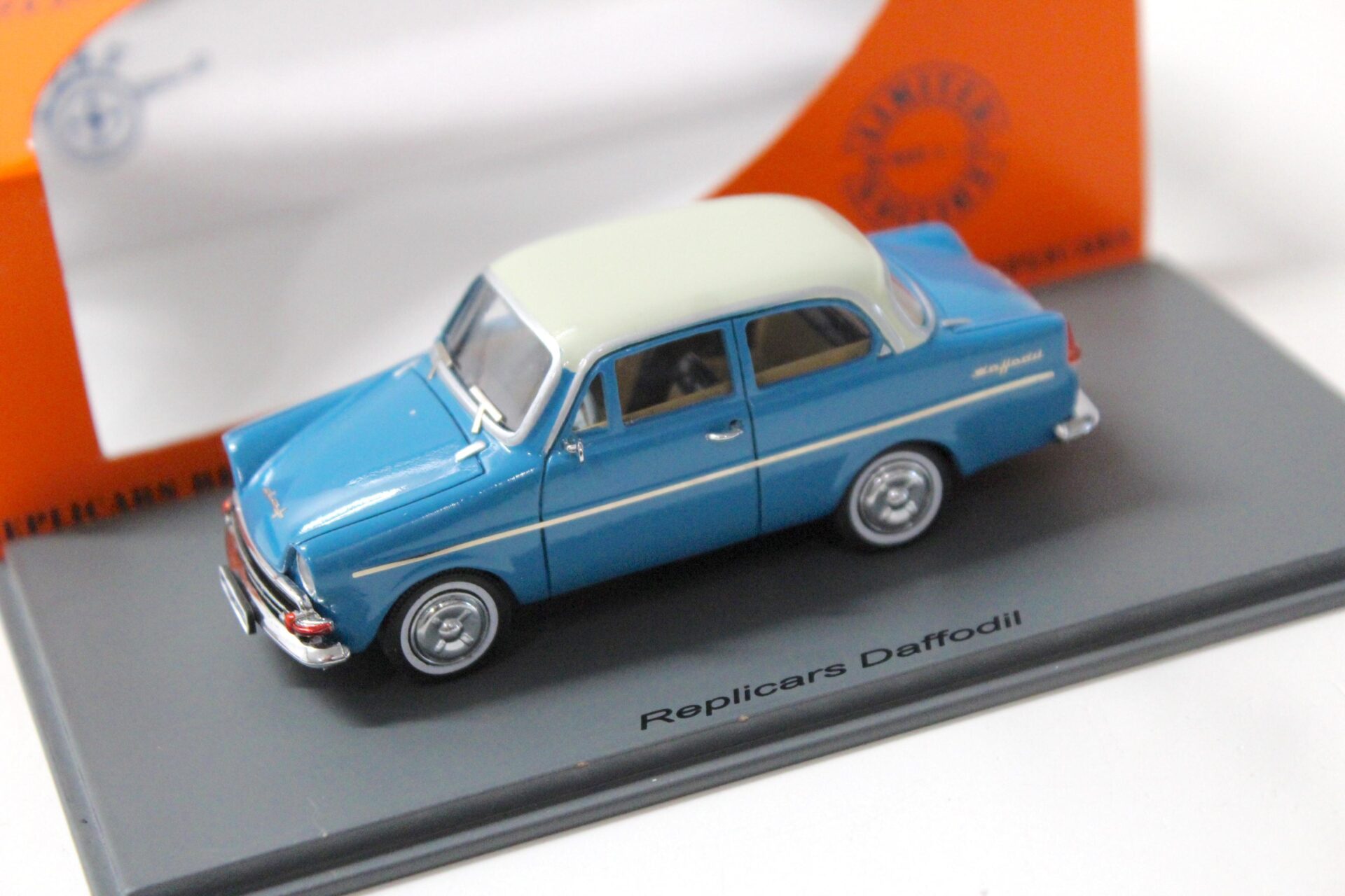 1:43 Replicars DAF Daffodil blue/ white roof