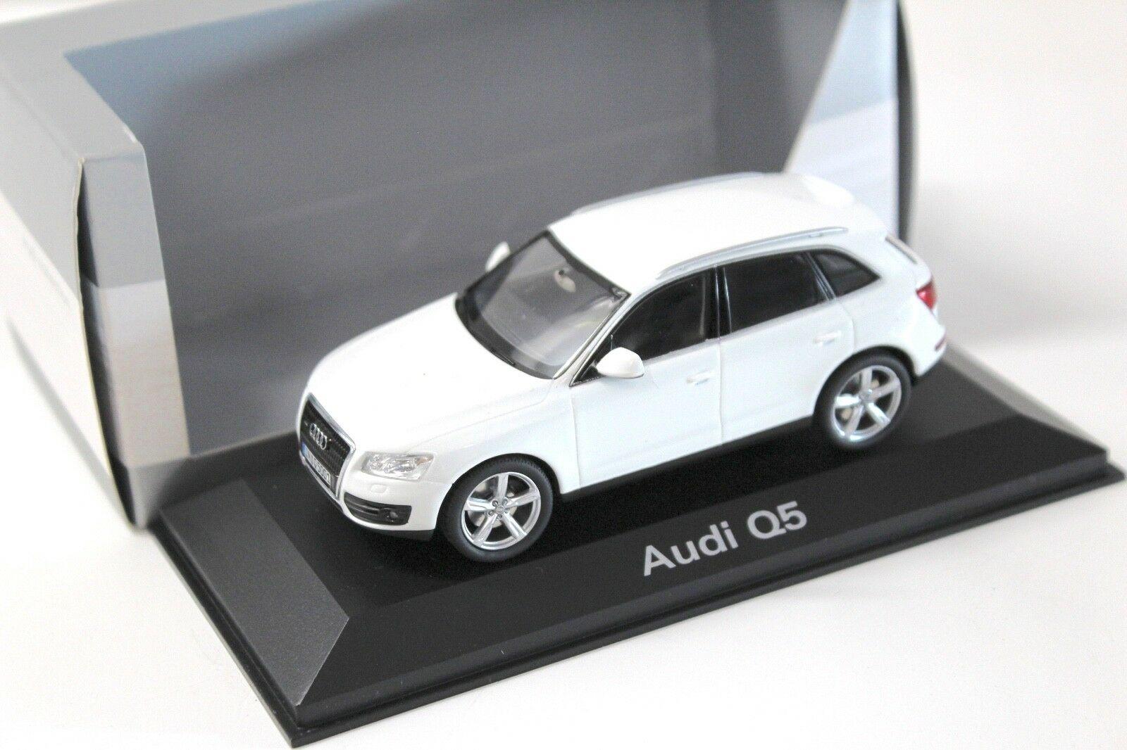 1:43 Schuco Audi Q5 white DEALER VERSION