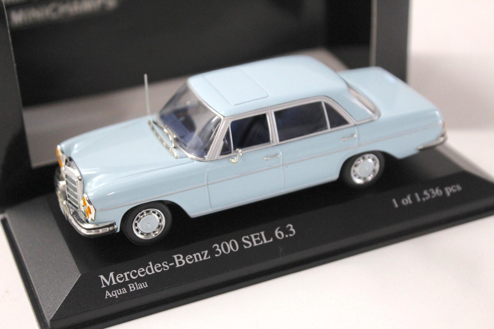 1:43 Minichamps Mercedes 300 SEL 6.3 Limousine Aqua blue 1968