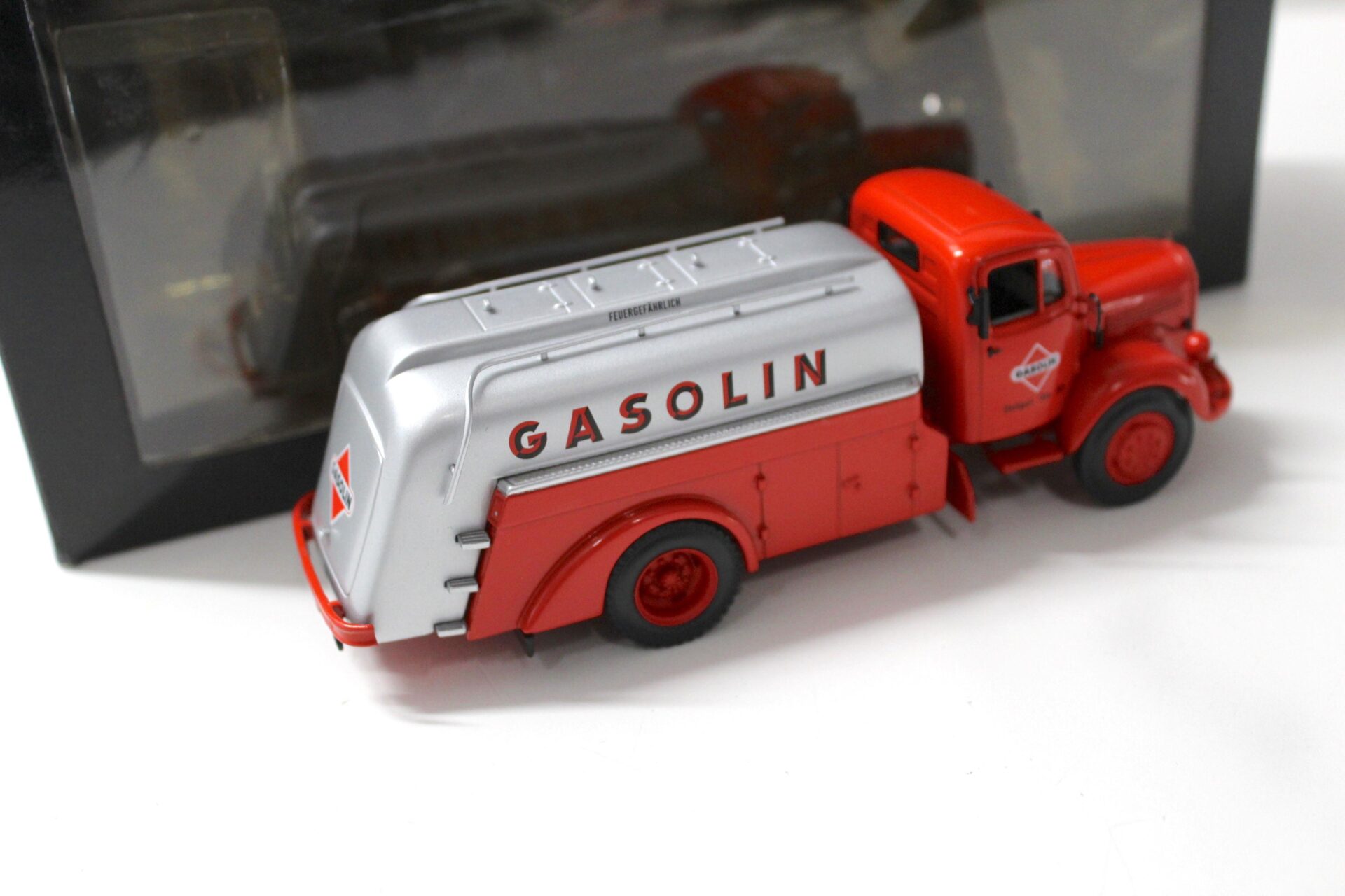 1:43 Minichamps Mercedes L3500 Tankwagen GASOLIN red/ silver