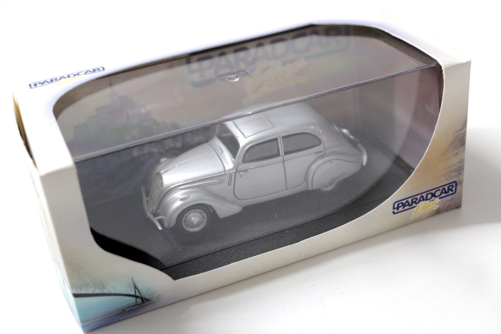 1:43 Paradcar Peugeot 202 Berline 1938 silver