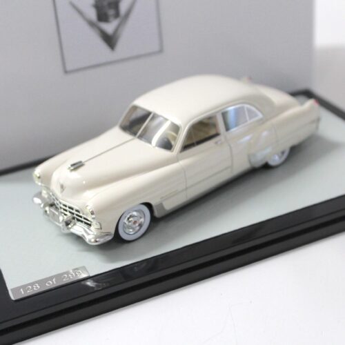 1:43 GLM Cadillac Series 62 Sedan 4-Door white