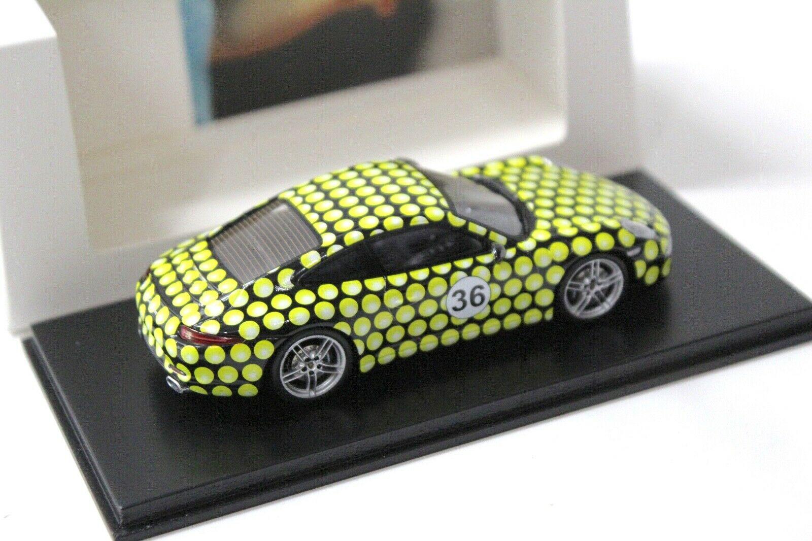 1:43 Spark Porsche 911 (991) Carrera SHOWTIME DEALER VERSION