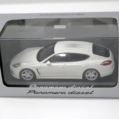 1:43 Minichamps Porsche Panamera diesel white DEALER VERSION