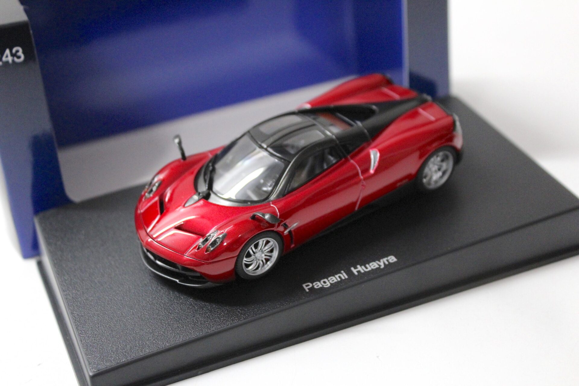1:43 AUTOart Pagani Huayra 2011 red metallic
