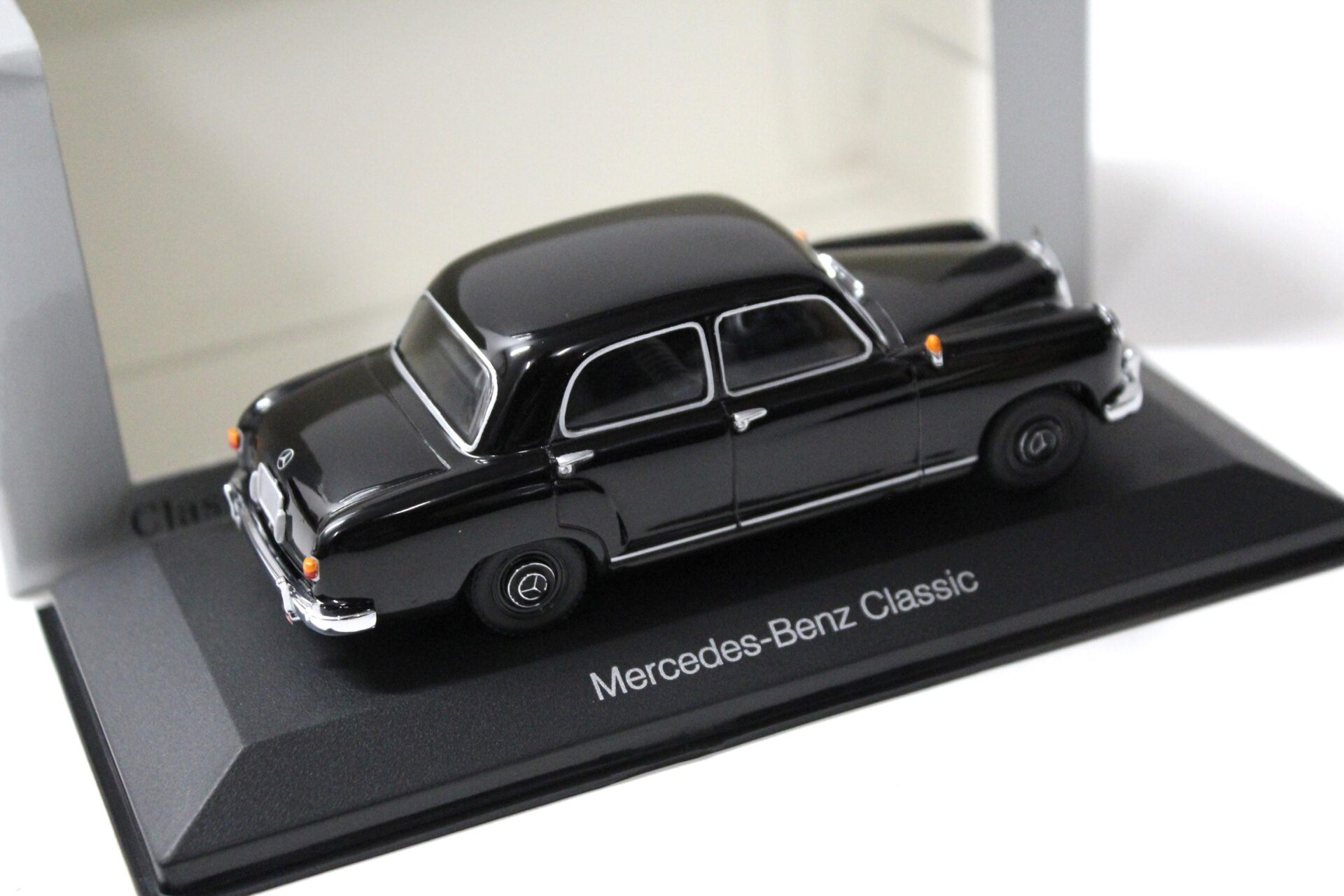1:43 Minichamps Mercedes 180 Ponton black DEALER VERSION