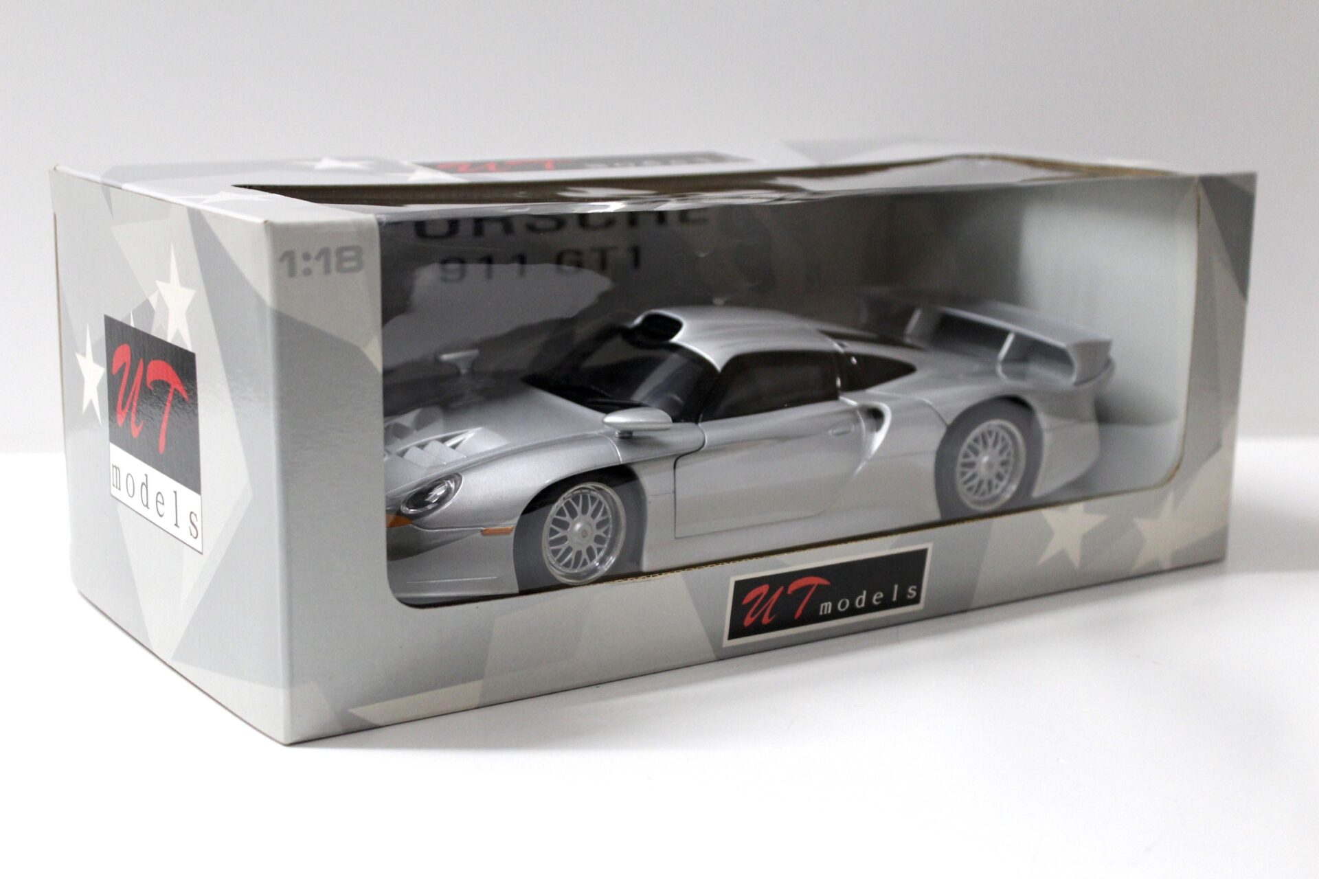 1:18 UT Models Porsche 911 (996) GT1 Street Plain Body silver 1997