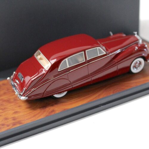 1:43 Matrix Rolls Royce Silver Wraith Freestone & Webb 4-Door Sedan red
