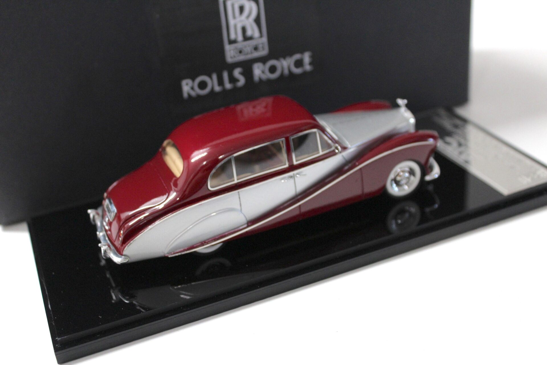 1:43 ATC Model 1956 Rolls Royce Hooper Cloud Empress Line Saloon red