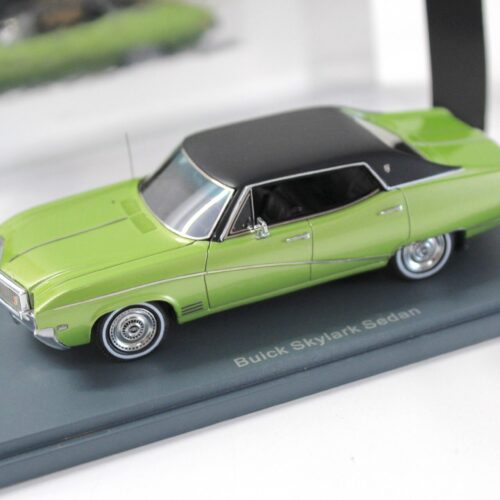 1:43 NEO Buick Skylark Sedan metallic green/ black roof