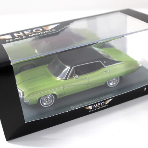 1:43 NEO Buick Skylark Sedan metallic green/ black roof
