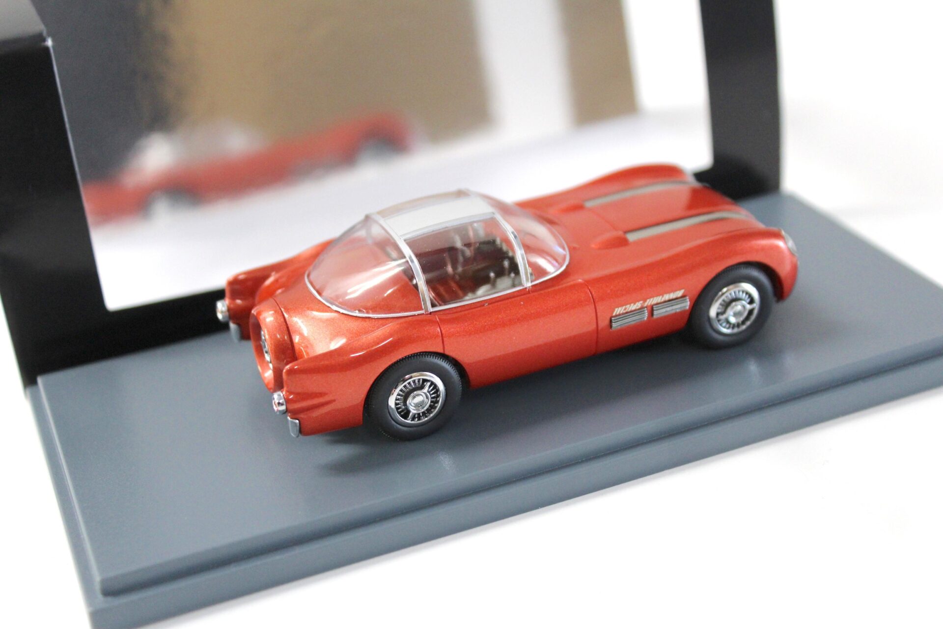 1:43 NEO Pontiac Bonneville Special Dreamcar 1954 bronze metallic