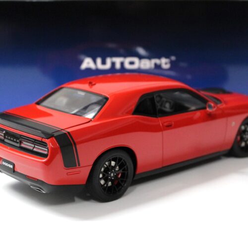 1:18 AUTOart Dodge Challenger 392 Hemi Scat Pack Shaker Torred red