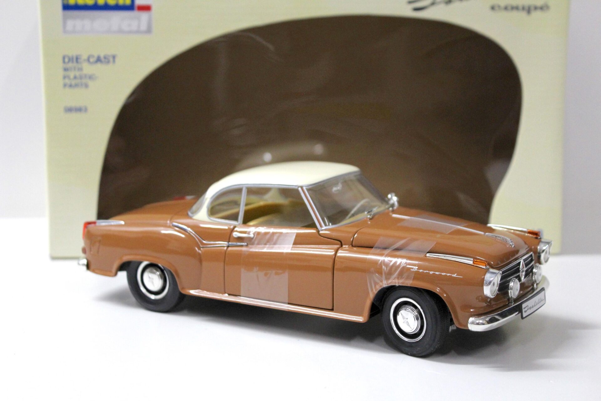 1:18 Revell Borgward Isabella Coupe brown/ white