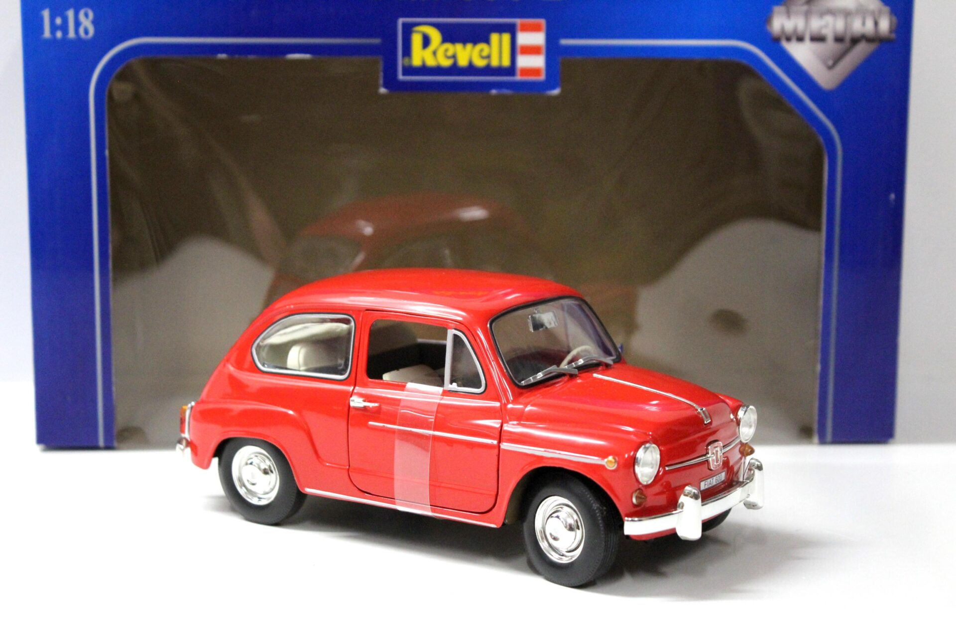 1:18 Revell Fiat 600 D red