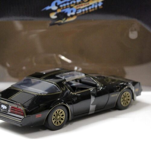 1:24 Jada Toys 1977 Pontiac Firebird Smokey and the Bandit with Buckle