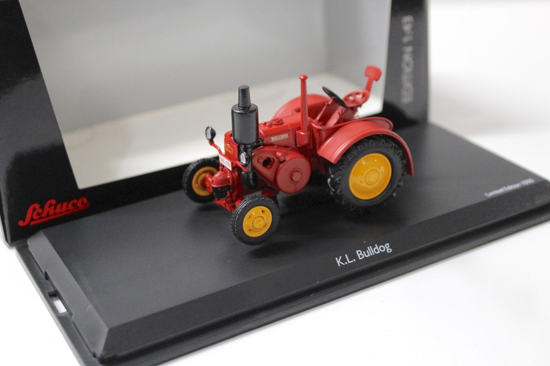 1:43 Schuco K.L. Bulldog Traktor red