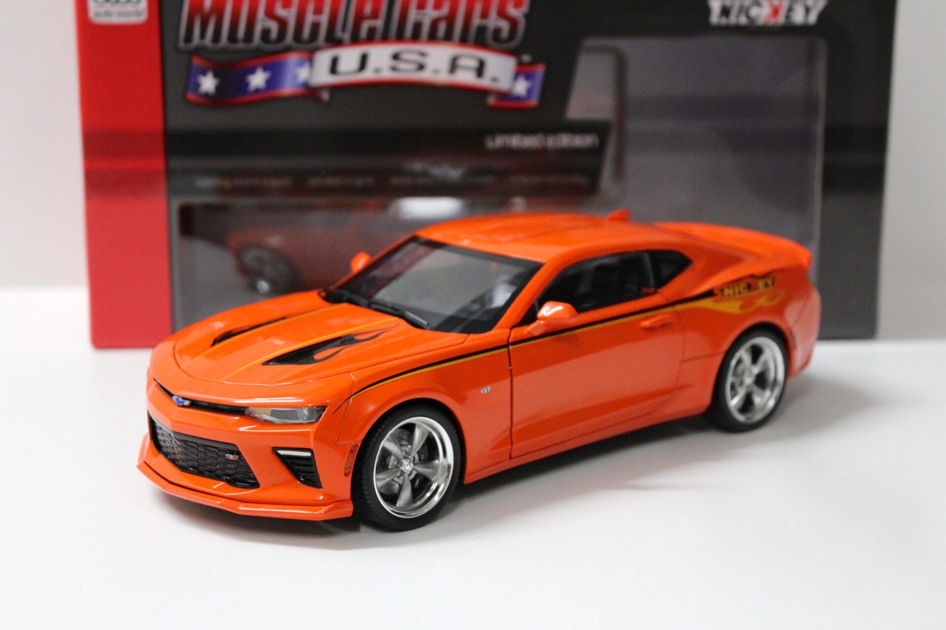 1:18 Auto World Chevrolet Camaro MCACN Nickey Super Camaro 2016 hugger orange