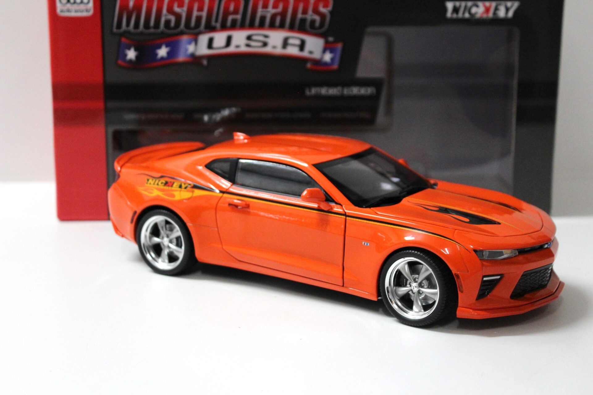 1:18 Auto World Chevrolet Camaro MCACN Nickey Super Camaro 2016 hugger orange