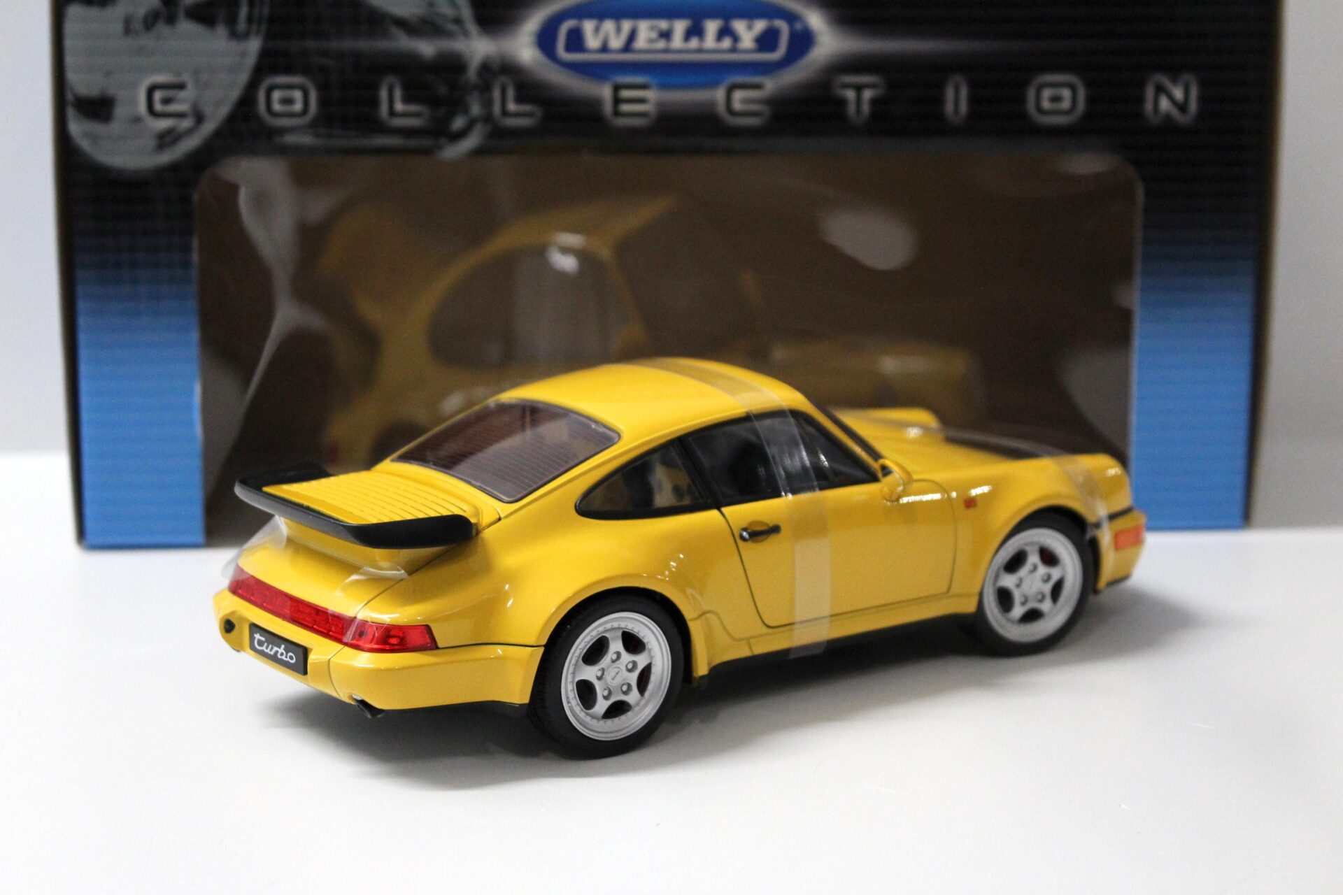 1:18 Welly Porsche 911 (964) Turbo Coupe yellow
