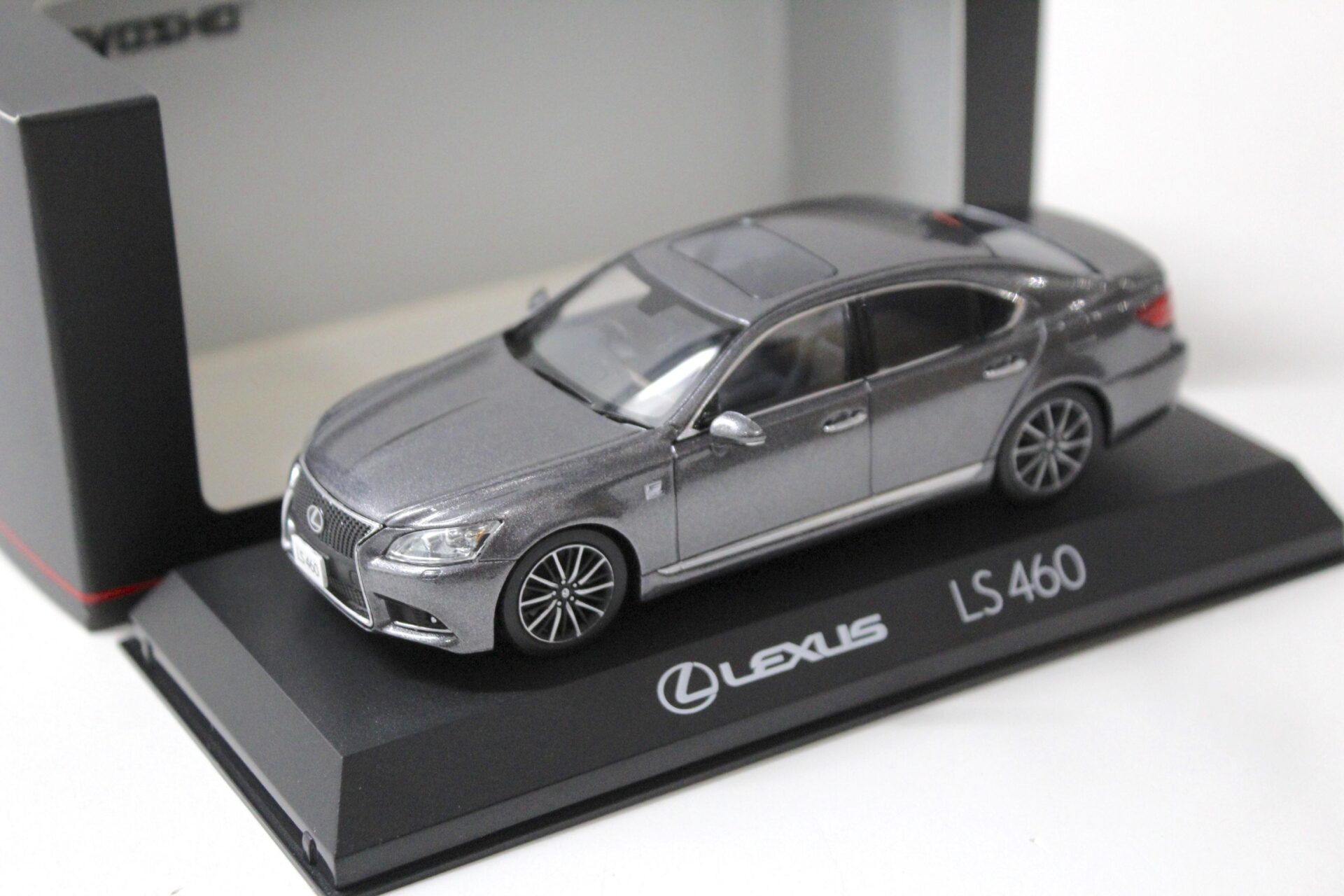 ID 55064 orig.jpg 1:43 Kyosho Lexus LS460 "F Sport" Limousine Mercury Gray MC.
