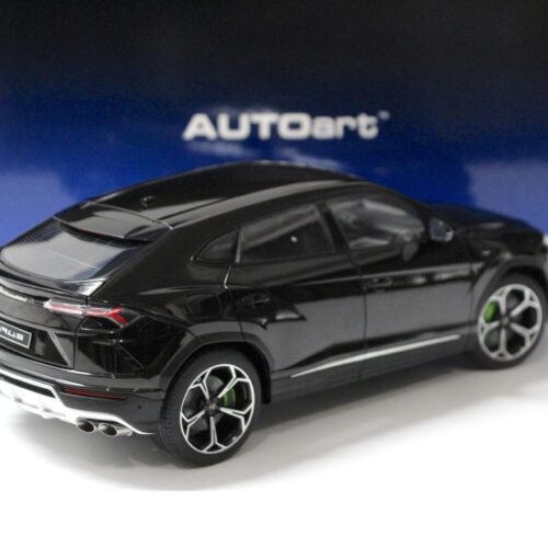 1:18 AUTOart Lamborghini Urus 2018 Nero Noctis/ Solid black - Image 3