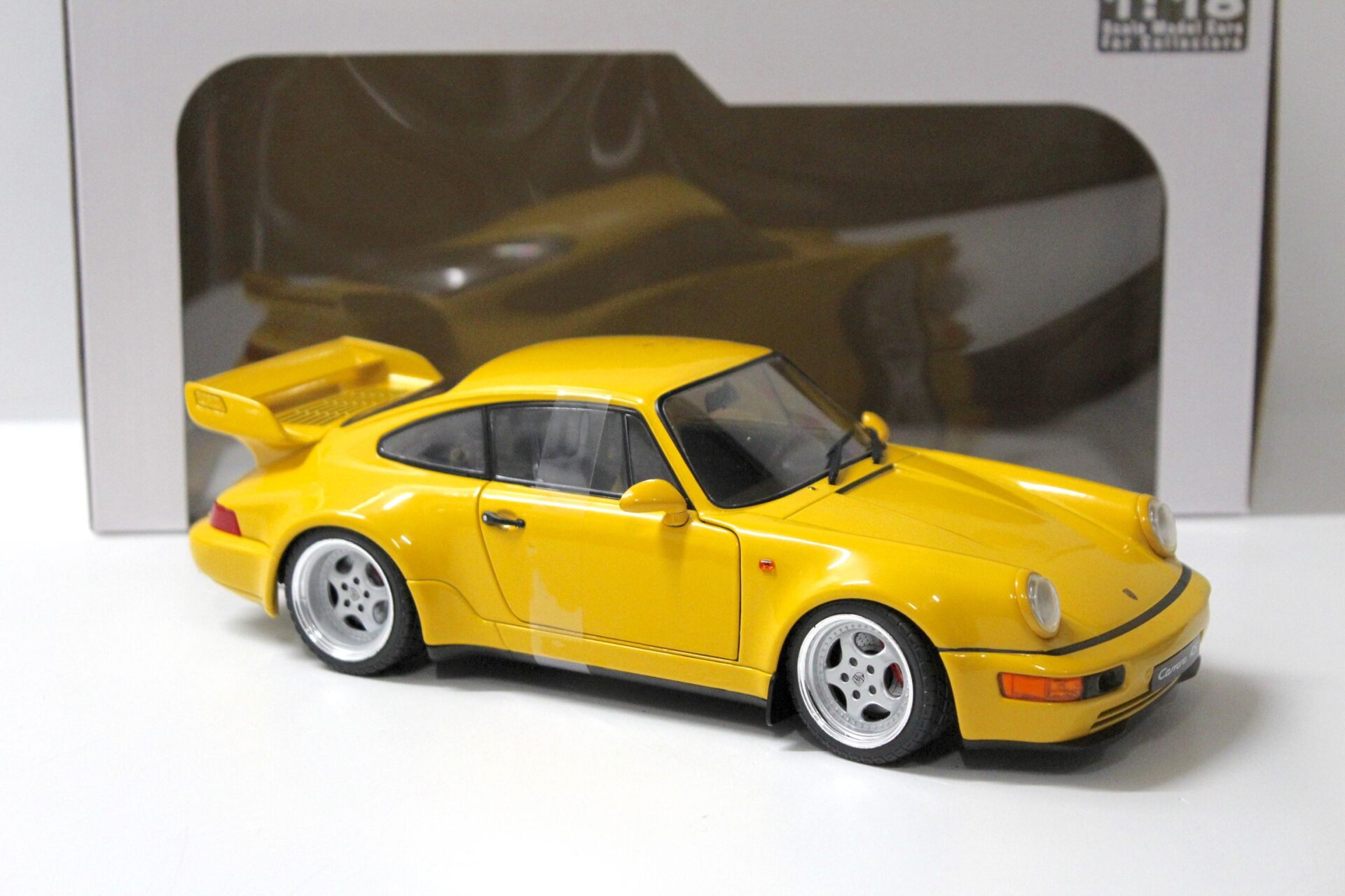 1:18 Solido Porsche 911 (964) Carrera RS 3.8 Coupe yellow 1990