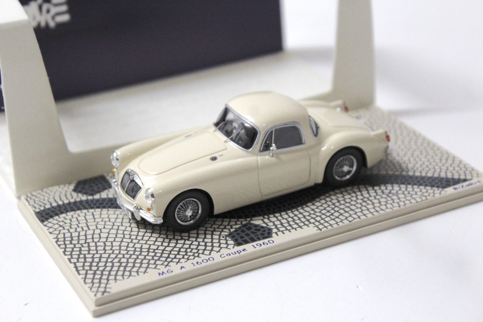 ID 55258 orig.jpg 1:43 Spark Bizarre MG A 1600 Coupe 1960 beige