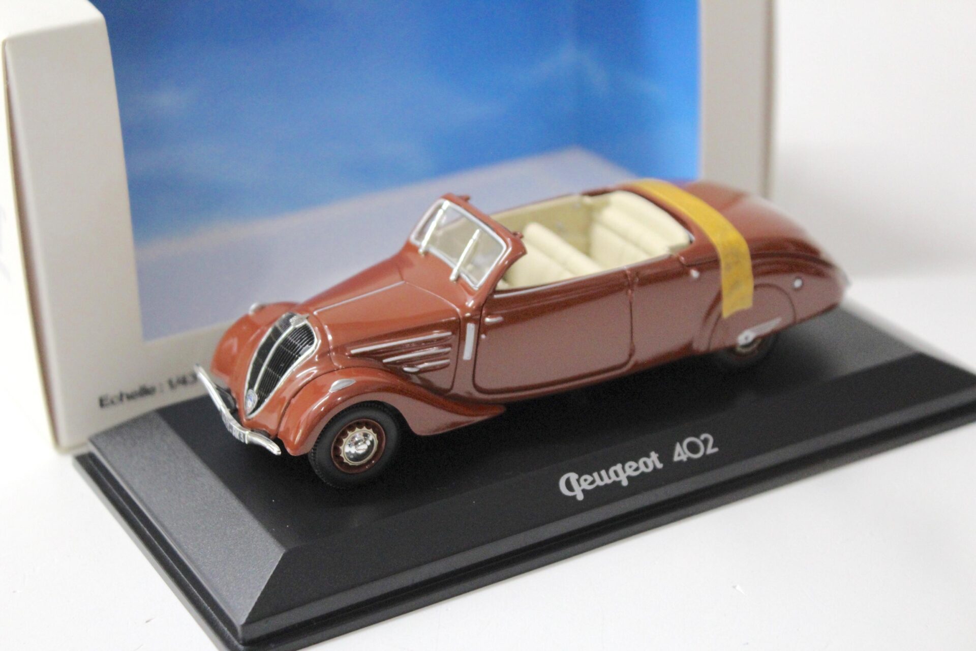 ID 55334 orig.jpg 1:43 Norev Peugeot 402 Eclipse brown