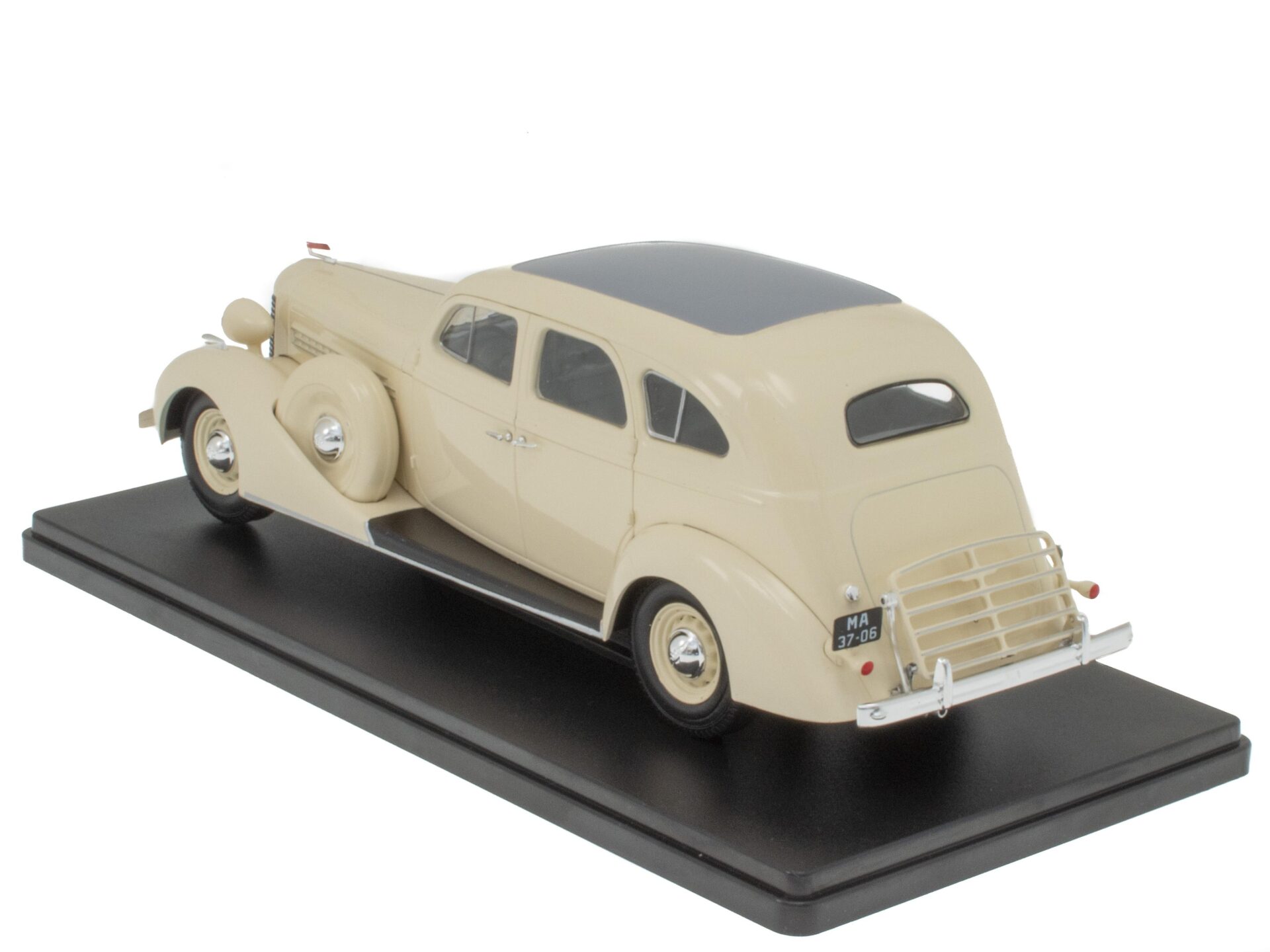 1:24 Hachette East Legendary ZIS-101A Limousine beige 1939