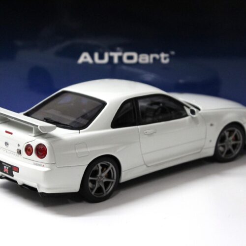 1:18 AUTOart Nissan Skyline GT-R (R34) V-SPEC II white pearl