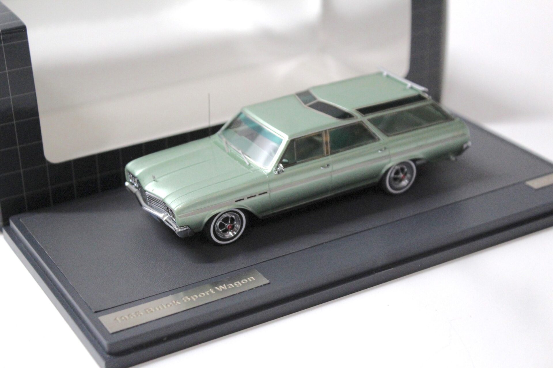 1:43 Matrix 1965 Buick Sport Wagon light green metallic