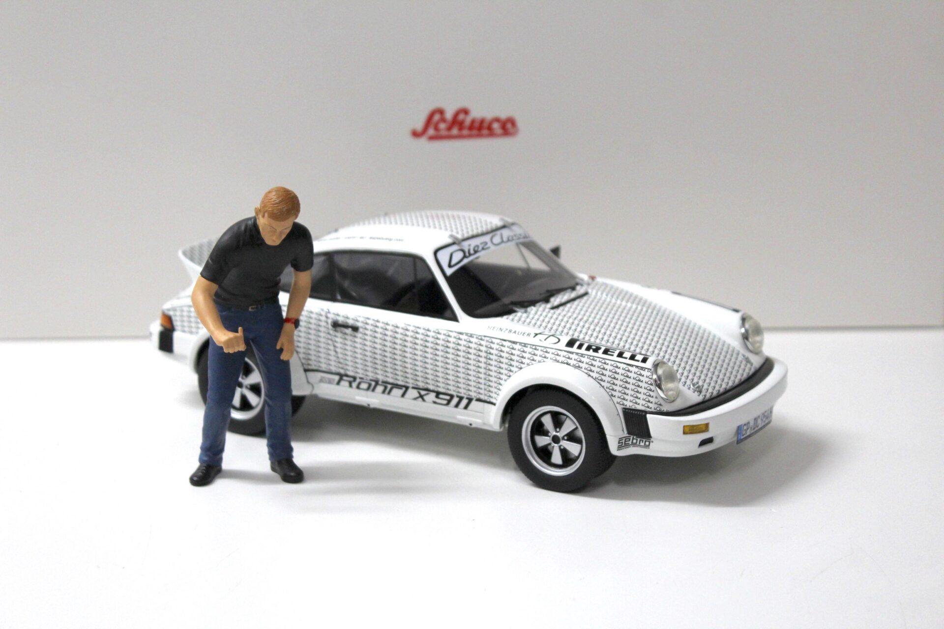 1:18 Schuco Porsche 911 Rallye x911 + Figur Walter Röhrl white/ black