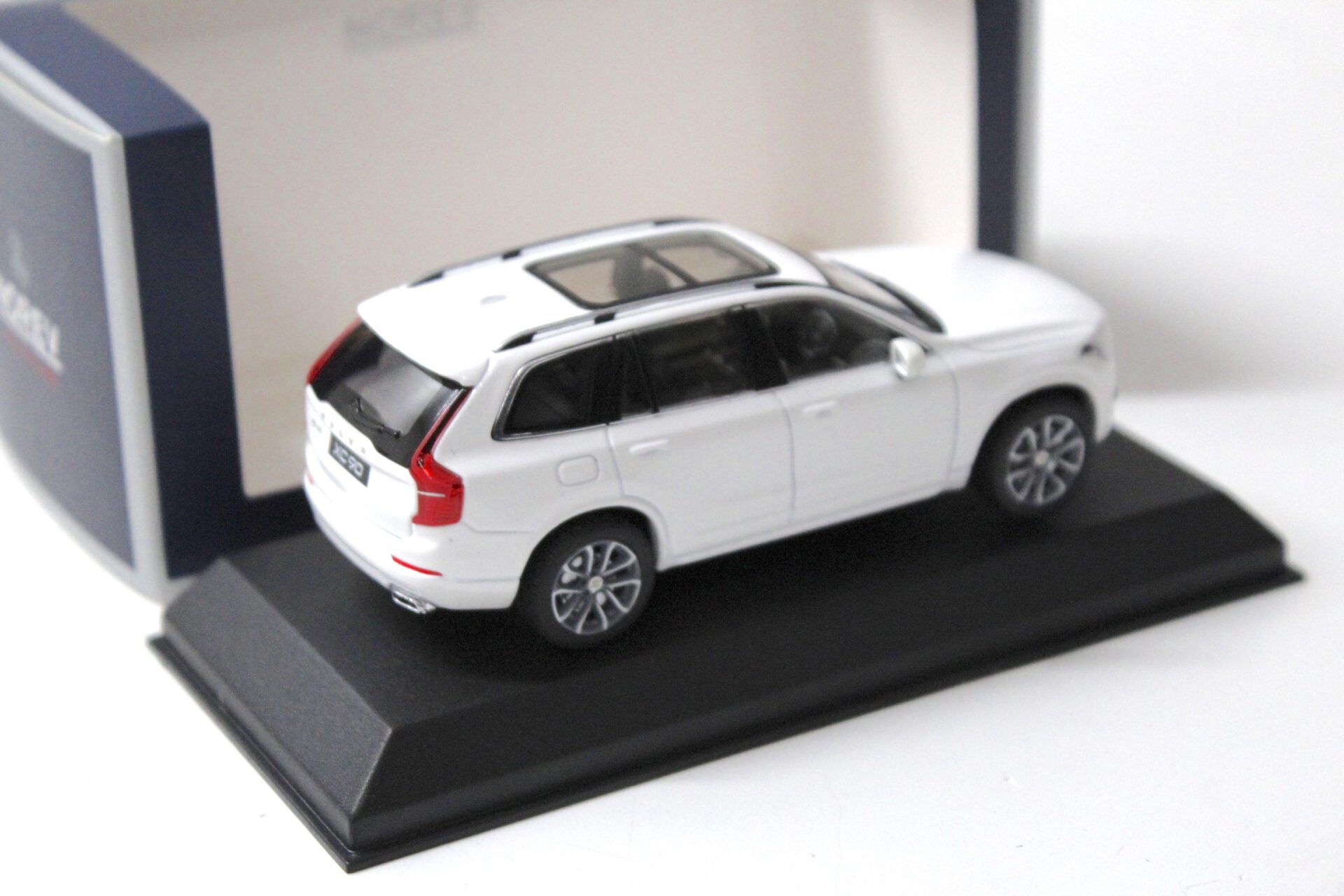1:43 Norev Volvo XC90 SUV 2015 Cristal white metallic