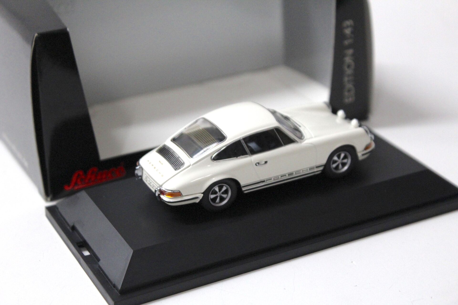 1:43 Schuco Porsche 911 S Coupe hellelfenbein white